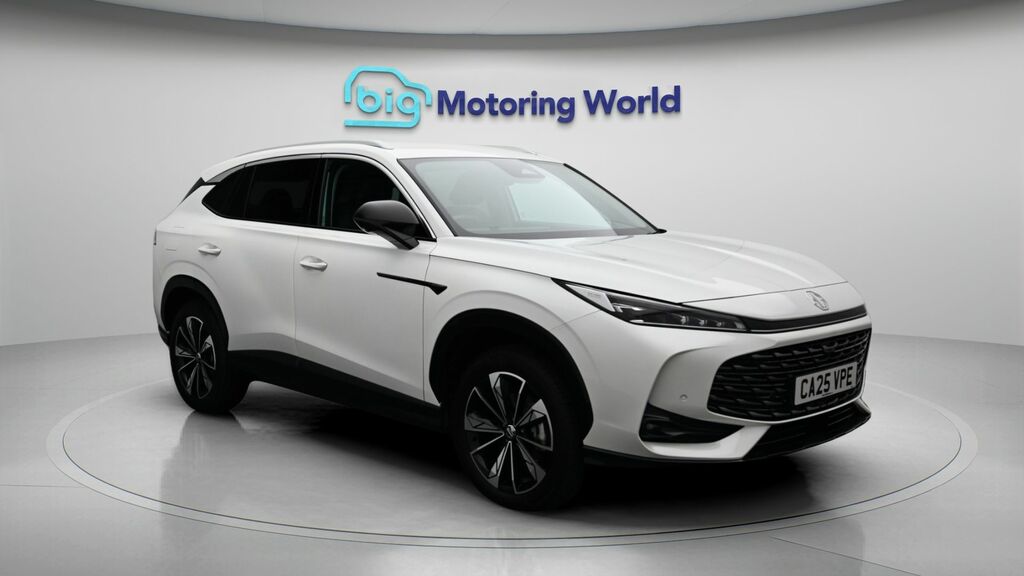 MG HS Trophy White