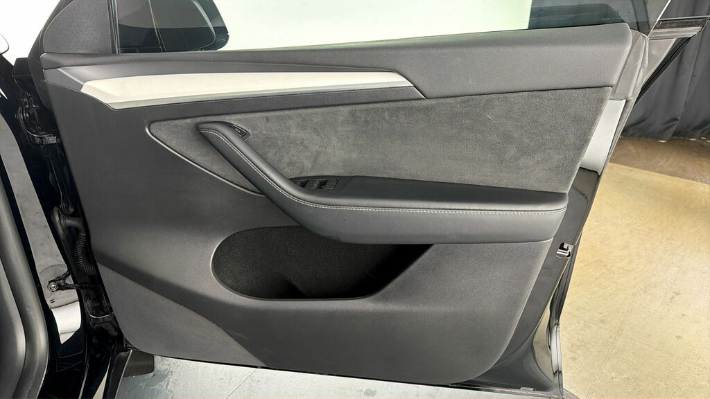 Tesla Model Y Base 295 Bhp Blue #14