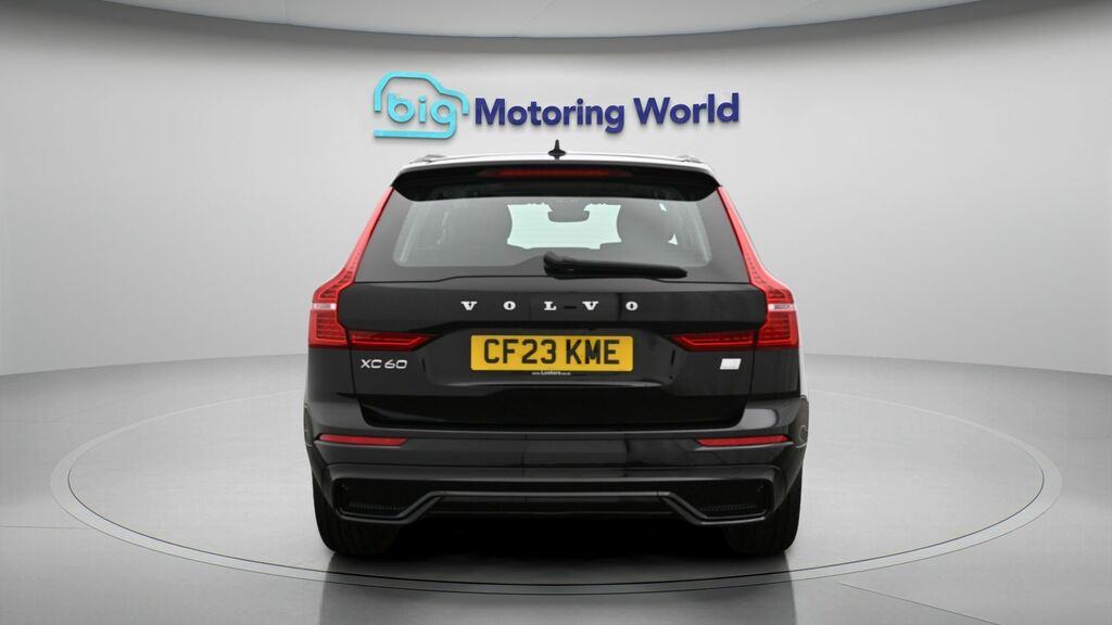Volvo XC60 Plus Black #6