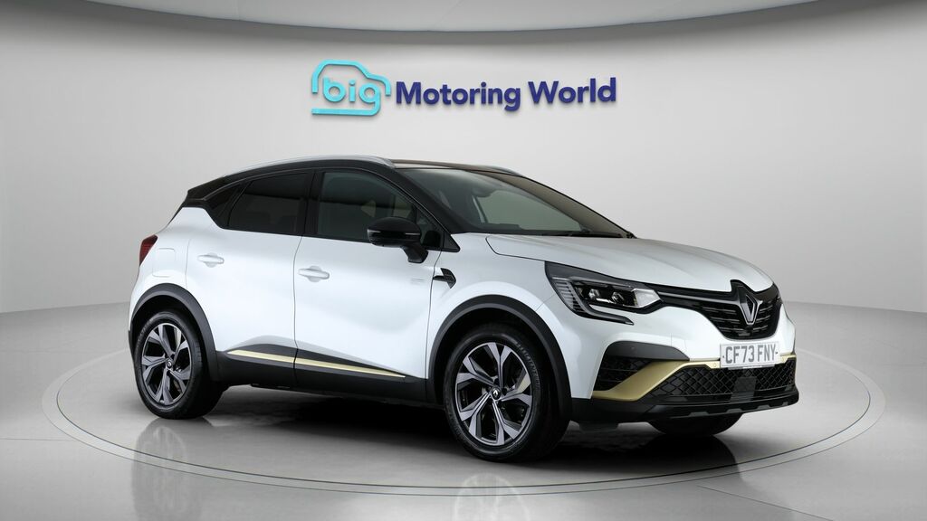 Renault Captur E-tech Engineered Black
