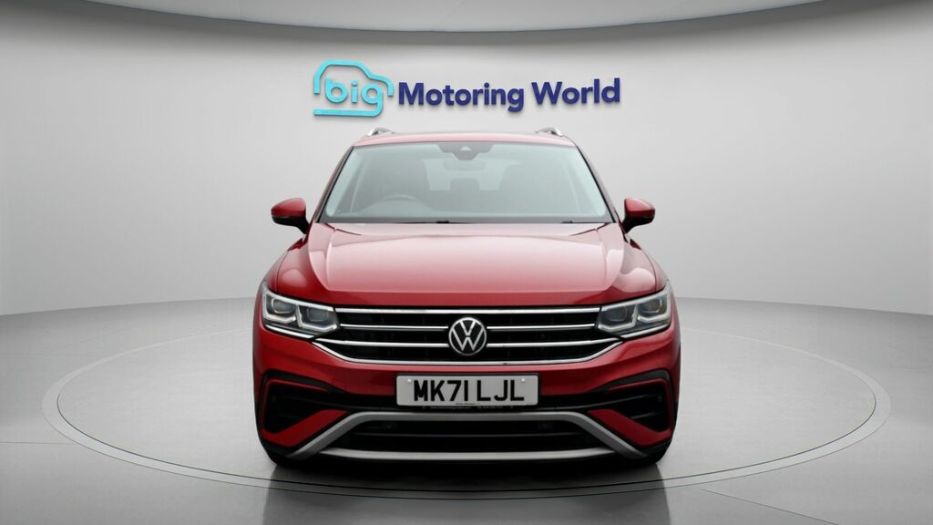 Volkswagen Tiguan Allspace Elegance MK71LJL Red #2