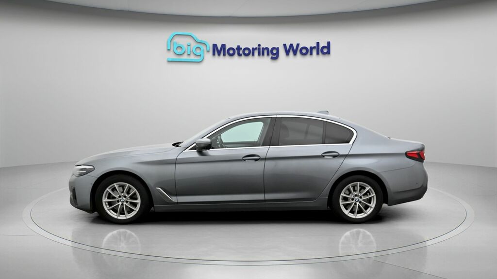 BMW 5 Series Se Blue #4