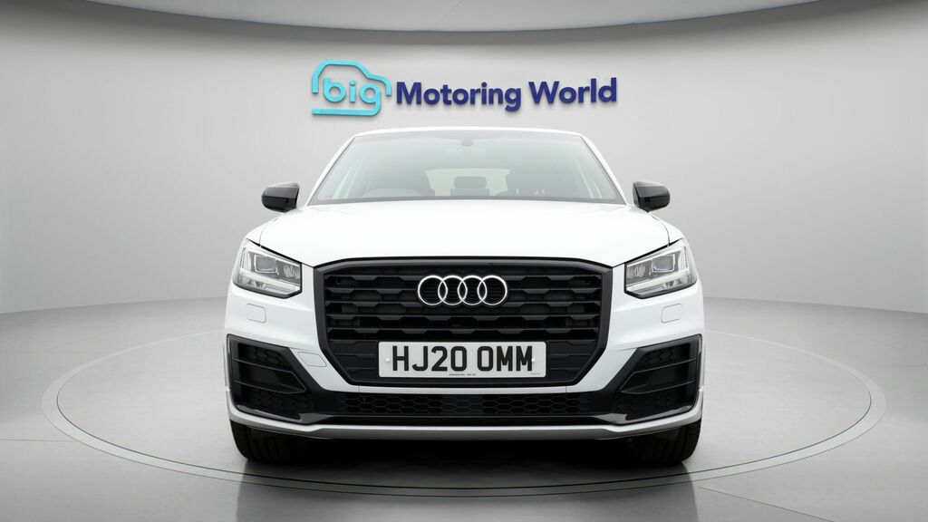 Audi Q2 Black Edition White #2
