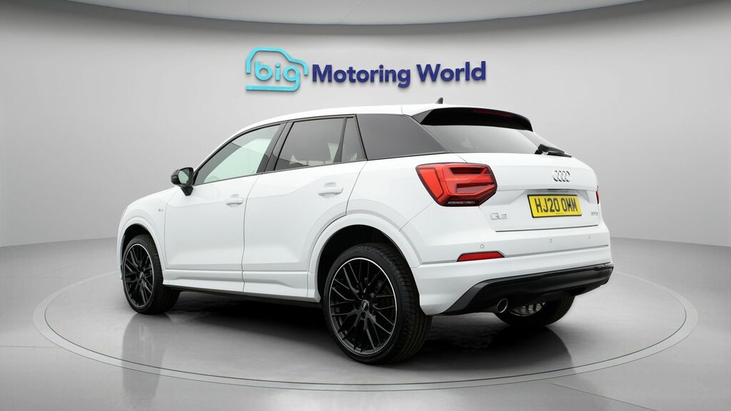 Audi Q2 Black Edition White #5