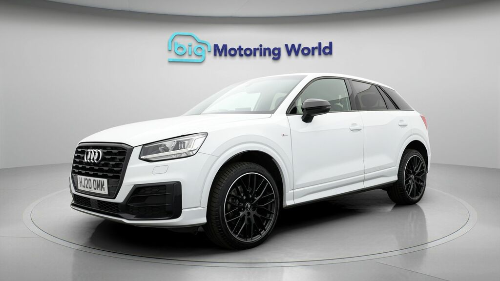 Audi Q2 Black Edition White #3