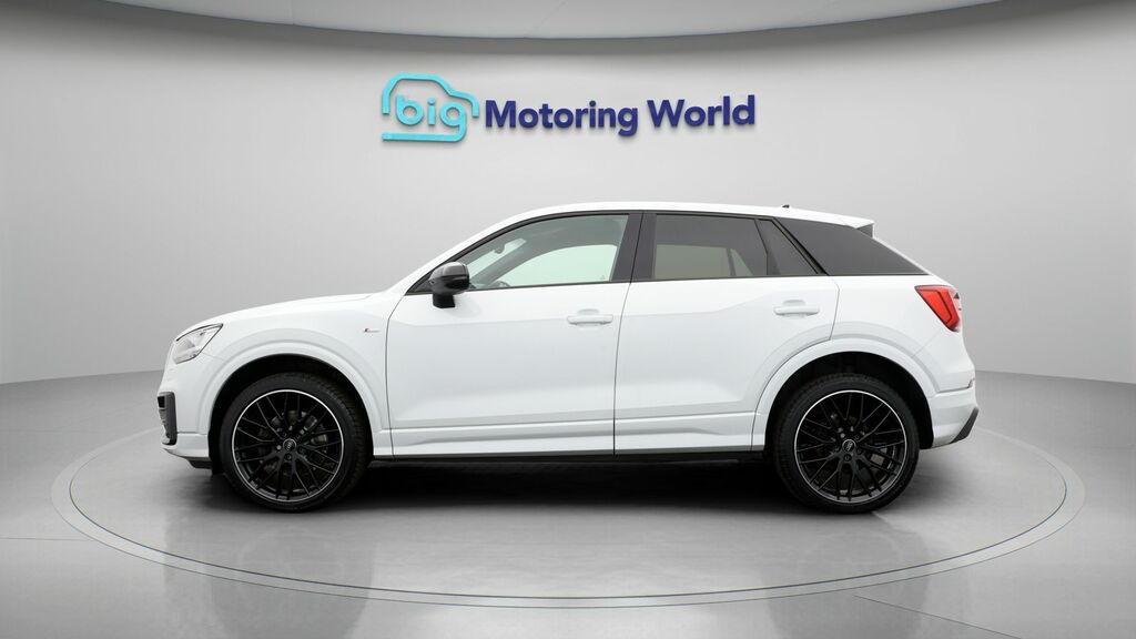 Audi Q2 Black Edition White #4