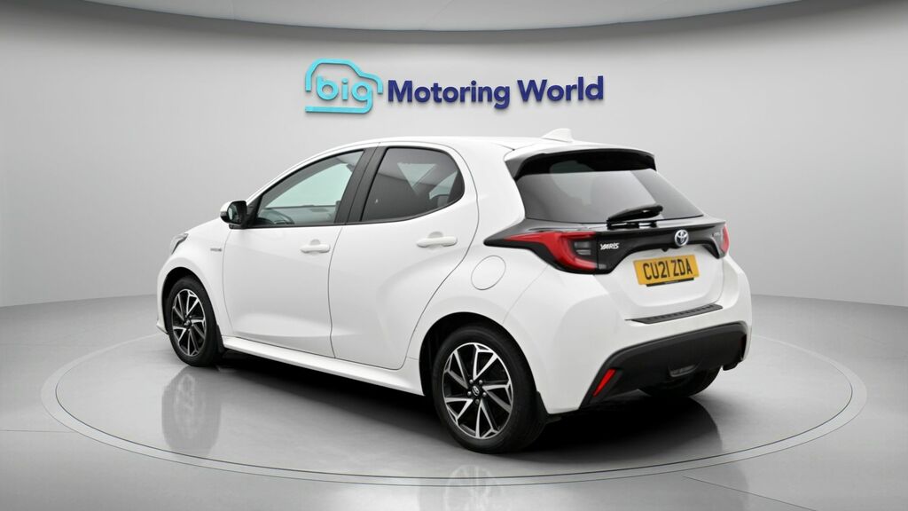 Toyota Yaris Design White #5