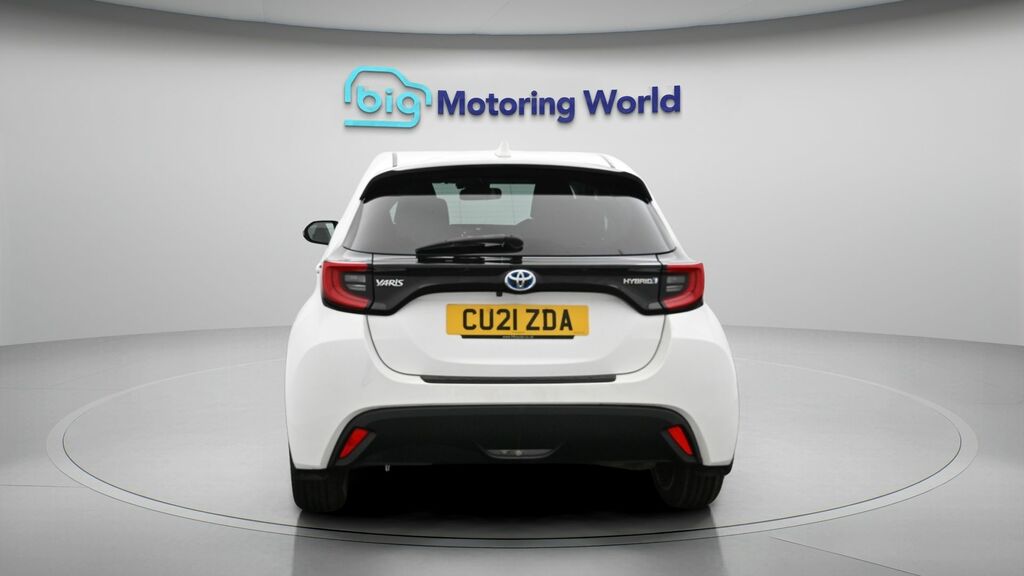 Toyota Yaris Design White #6