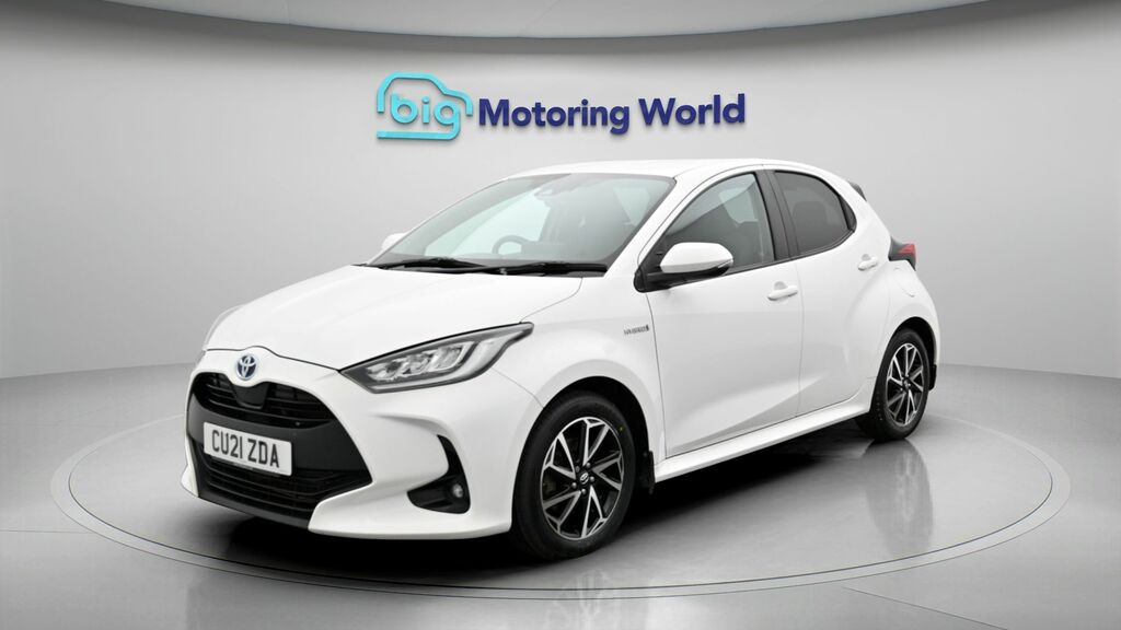 Toyota Yaris Design White #3