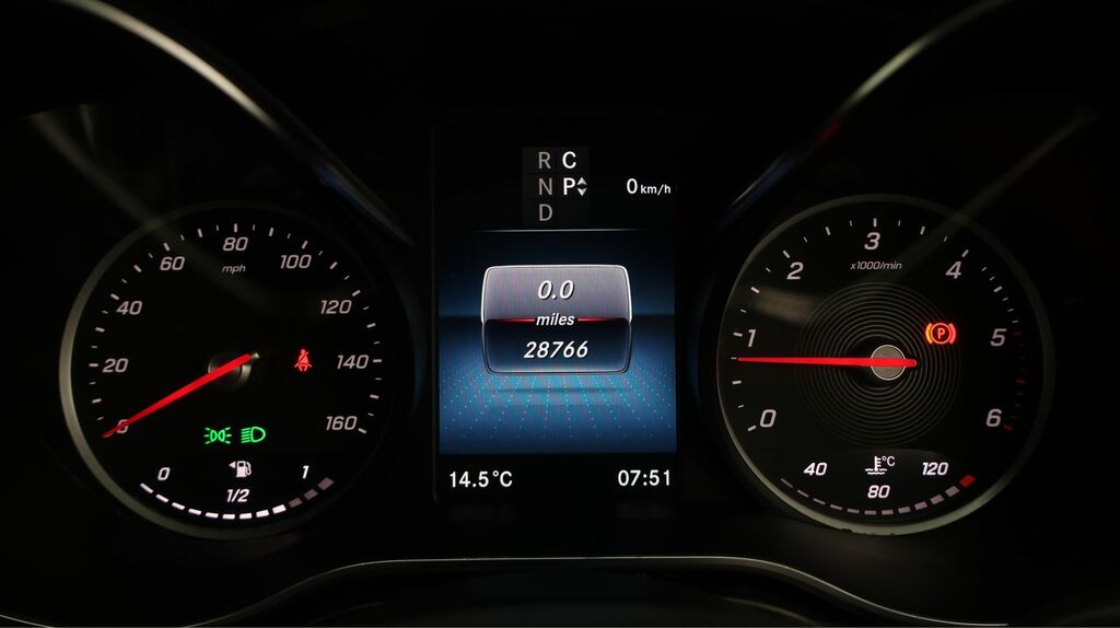Mercedes-Benz V Class Mpv White #10