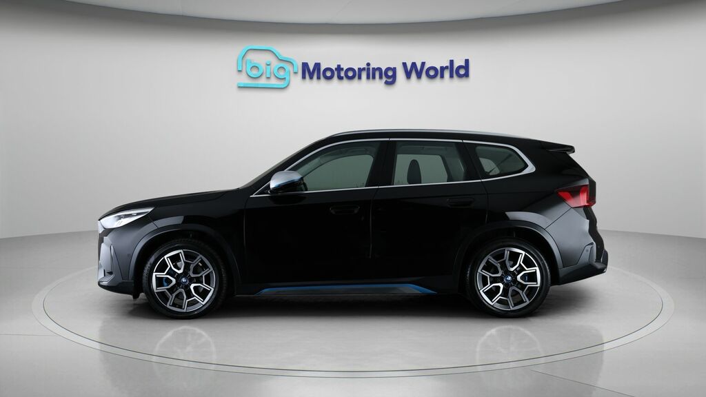 BMW iX1 Xline Black #4