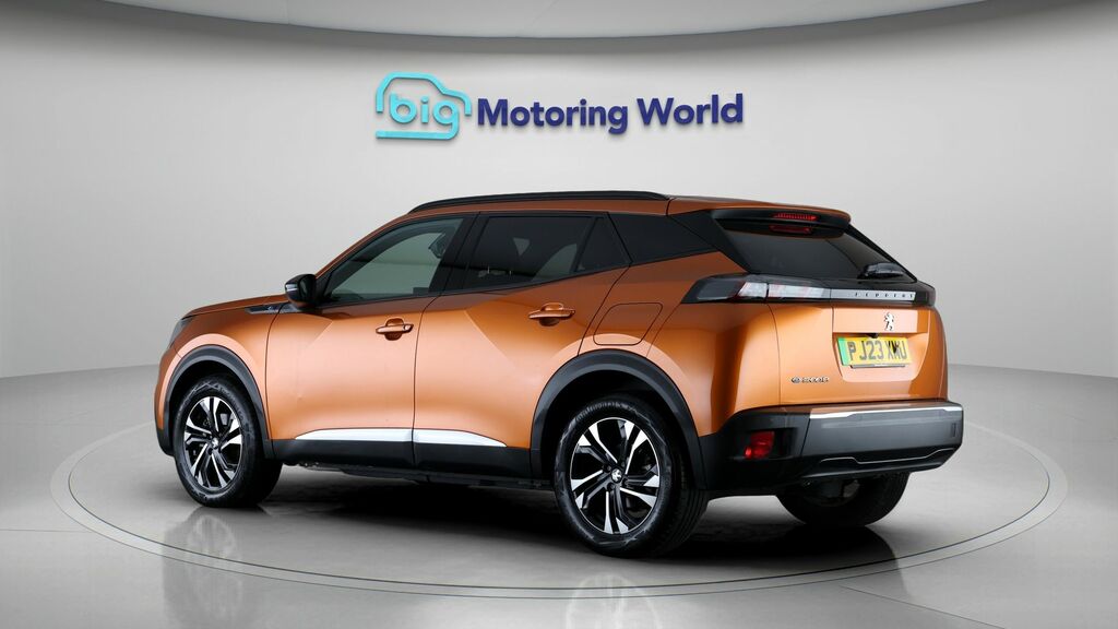 Peugeot e-2008 Allure Premium Orange #5