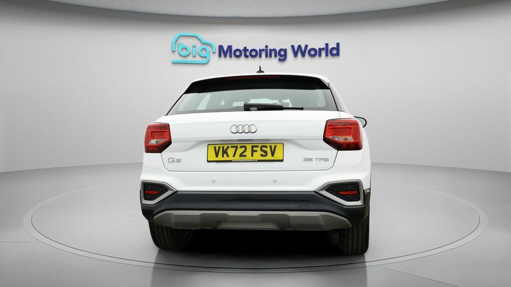 Audi Q2 Sport White #6