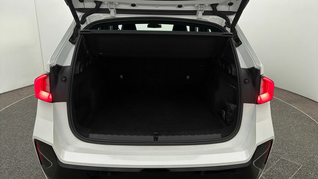 BMW iX1 Ix1 Xdrive 30 X Line White #16