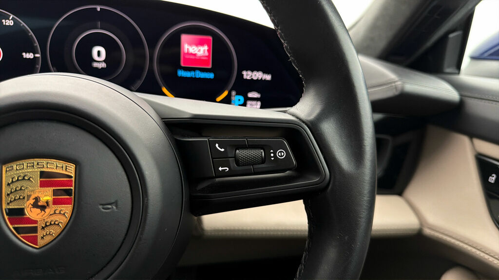 Porsche Taycan 4S 93Kwh Black #23