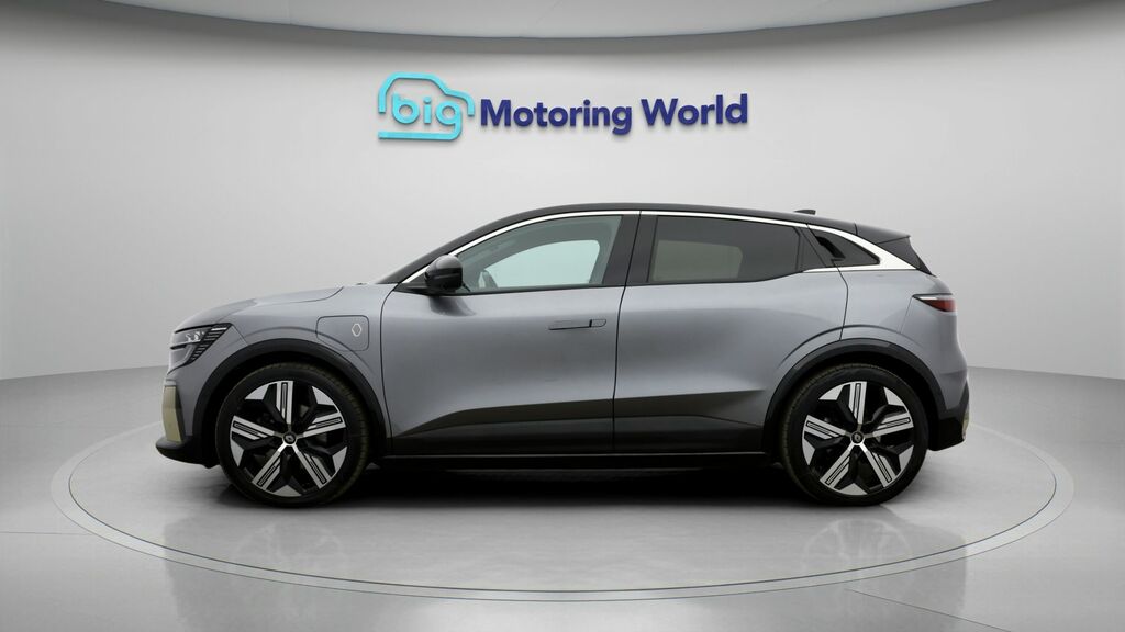 Renault Megane E-Tech Iconic Black #4