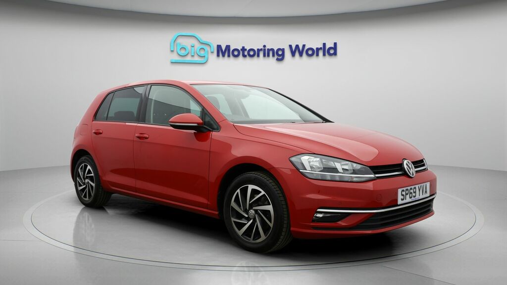 Volkswagen Golf Match Red