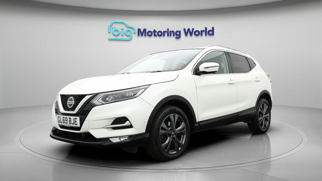 Nissan Qashqai Tekna White #3