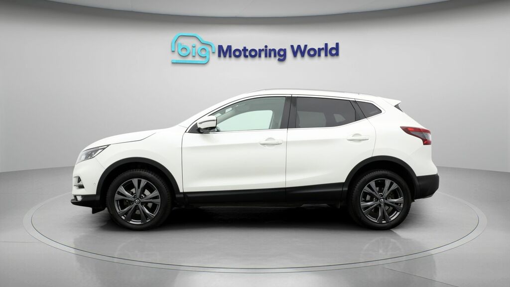 Nissan Qashqai Tekna White #4