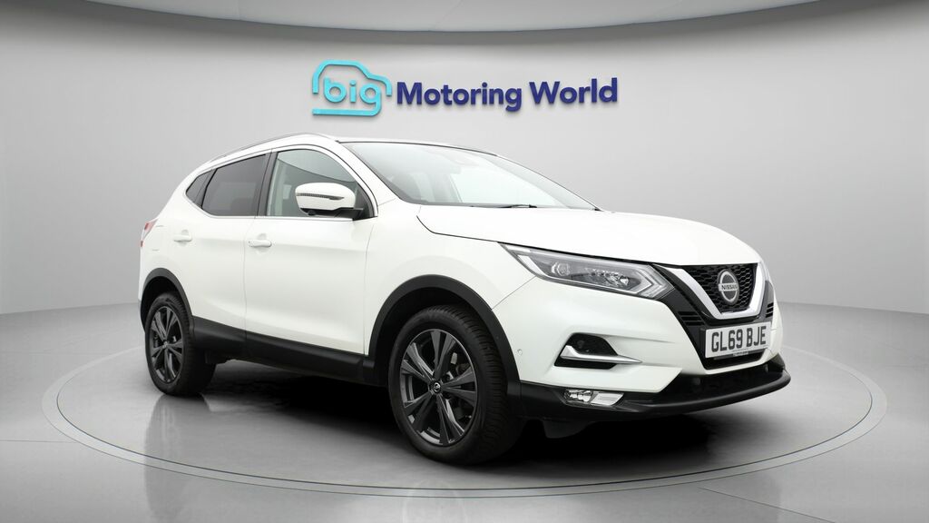 Nissan Qashqai Tekna White