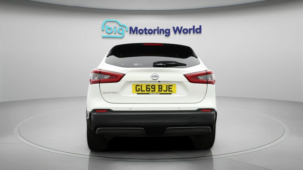 Nissan Qashqai Tekna White #6