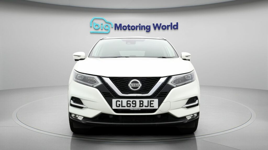 Nissan Qashqai Tekna White #2