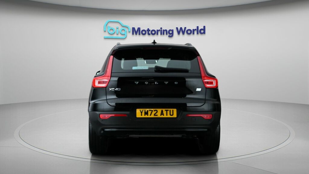 Volvo XC40 Plus Black #6