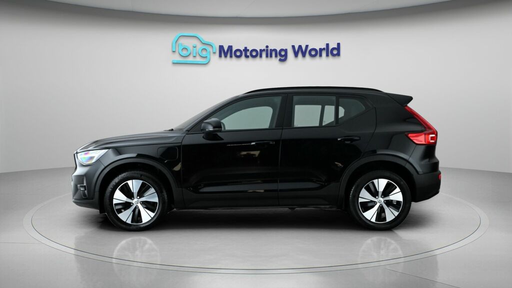 Volvo XC40 Plus Black #4