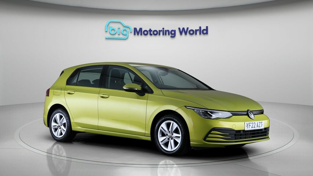 Volkswagen Golf Life Yellow