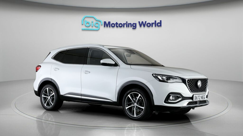 MG HS Exclusive White