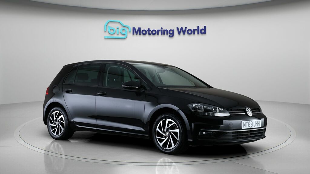 Volkswagen Golf Match MT69UHH Black