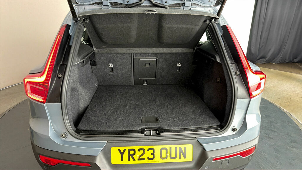 Volvo XC40 Xc40 B4 Mhev Awd Black #16