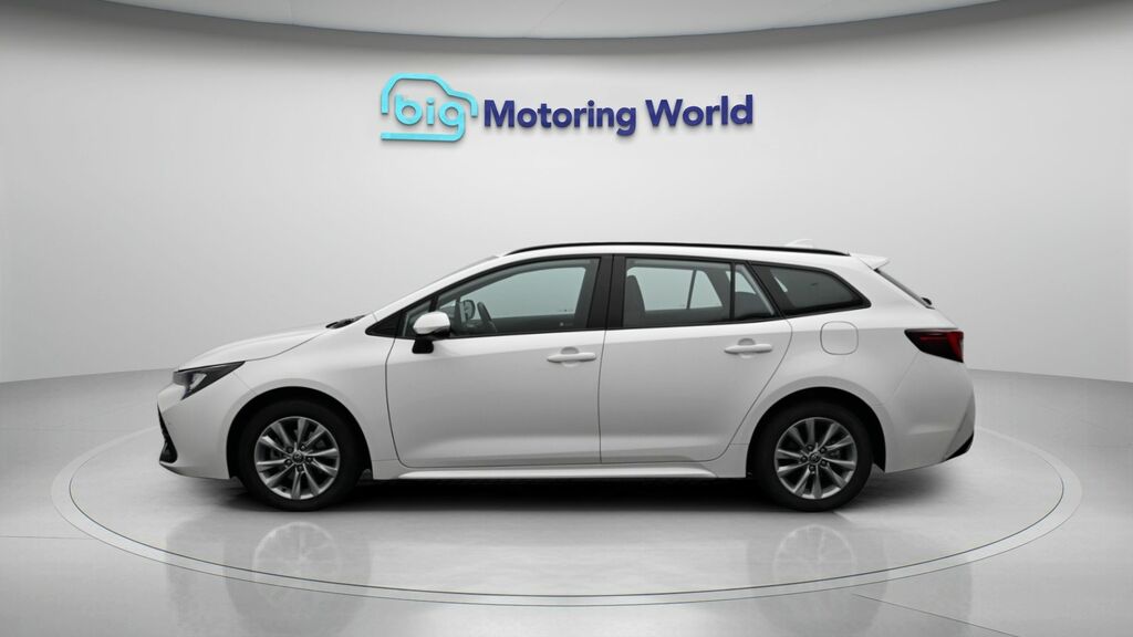 Toyota Corolla Icon White #4