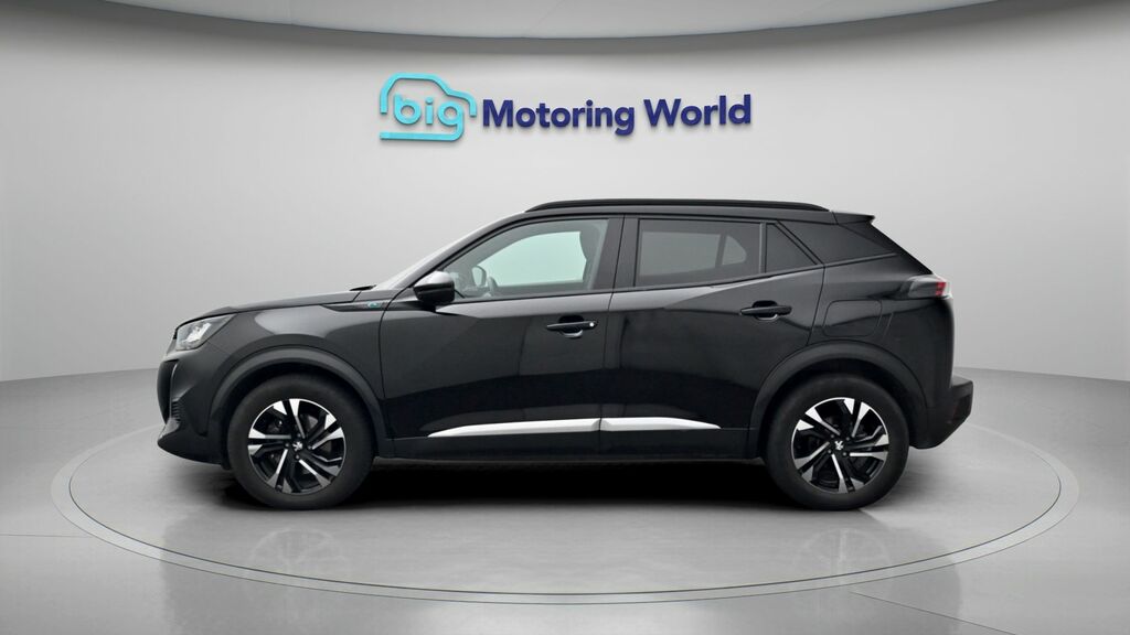 Peugeot e-2008 Allure Premium Black #4
