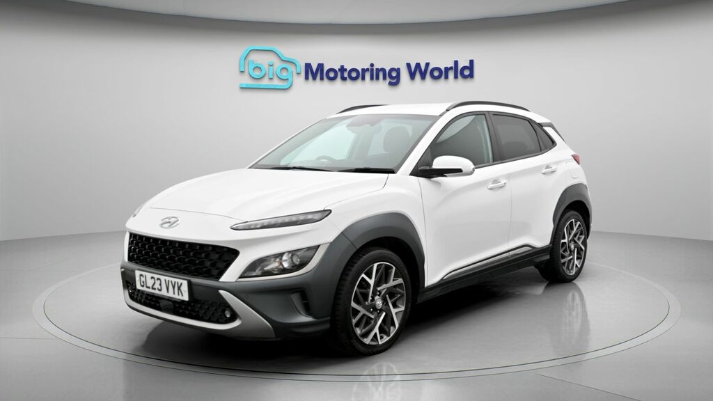 Hyundai Kona Premium White #3