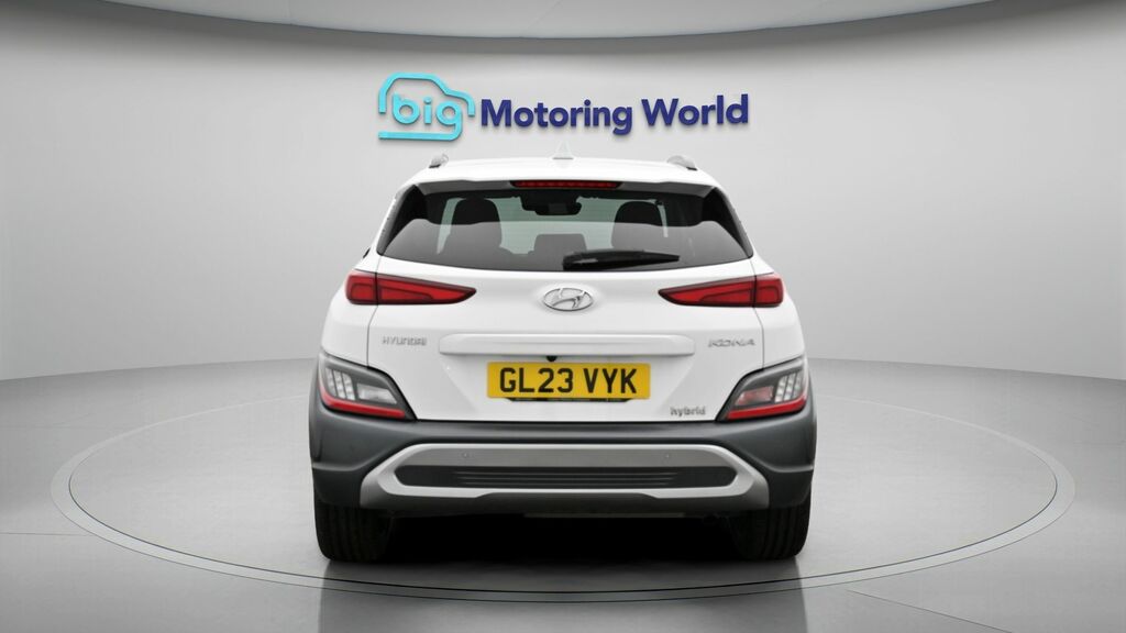Hyundai Kona Premium White #6