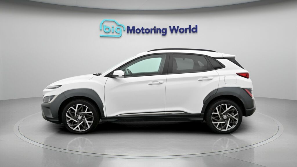 Hyundai Kona Premium White #4