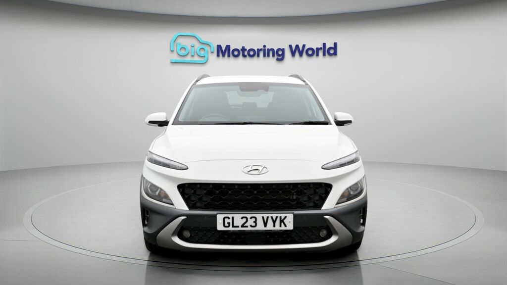 Hyundai Kona Premium White #2