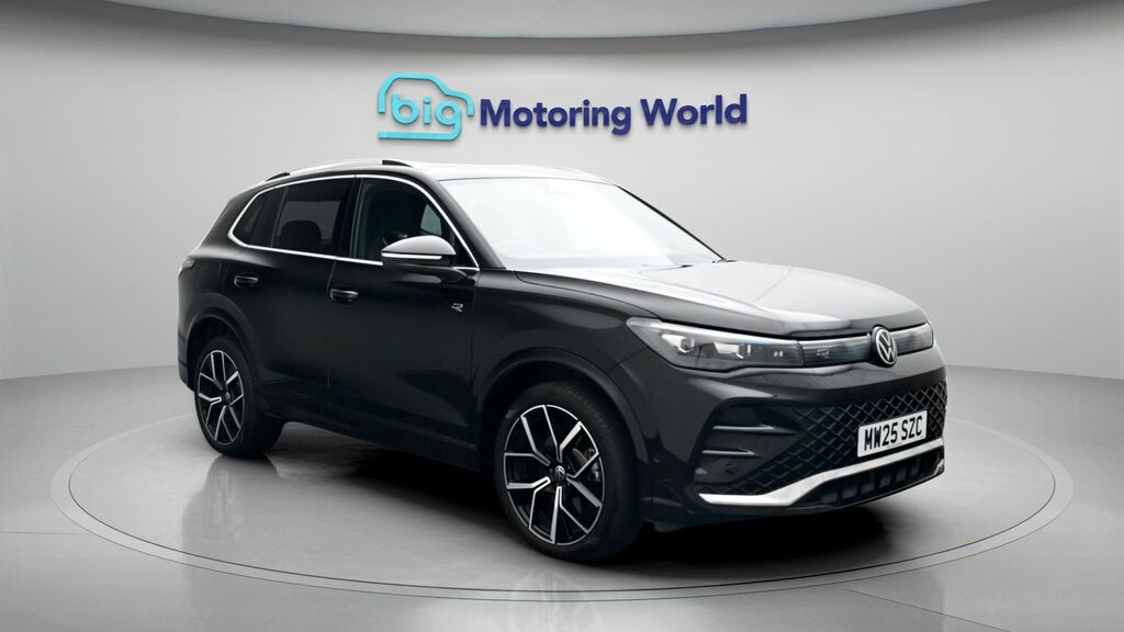 Volkswagen Tiguan R-line MW25SZC Black