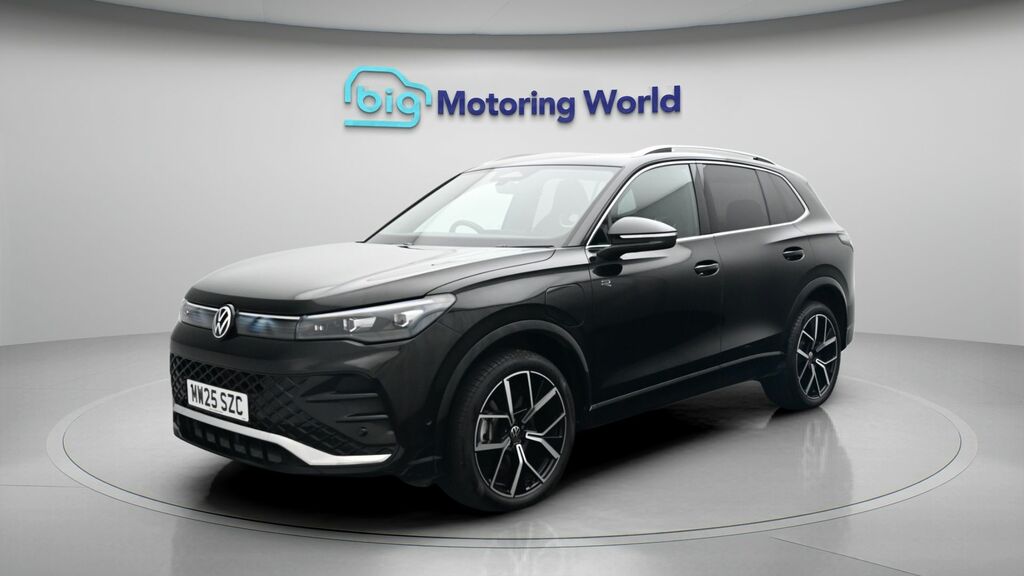 Volkswagen Tiguan R-line MW25SZC Black #3