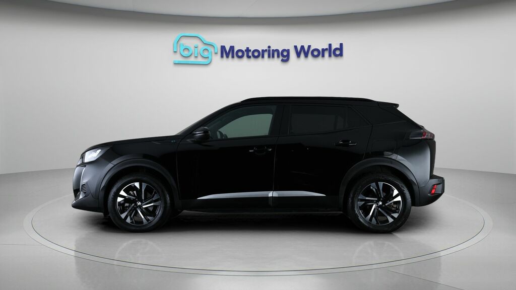 Peugeot e-2008 Allure Premium Black #4