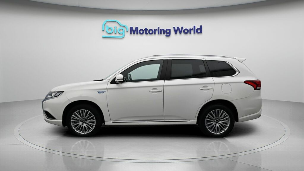 Mitsubishi Outlander Dynamic Safety White #4