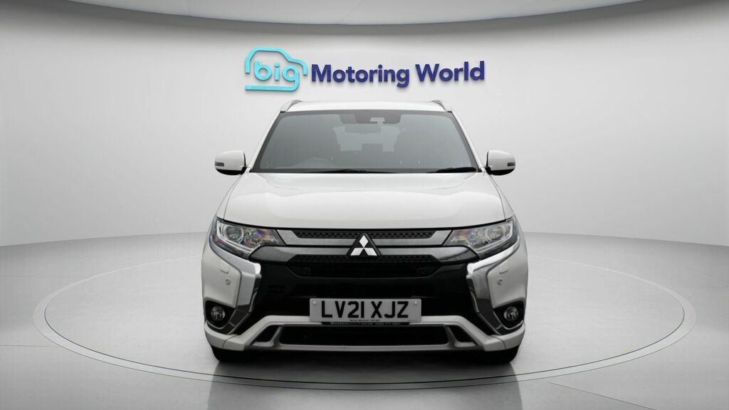 Mitsubishi Outlander Dynamic Safety White #2