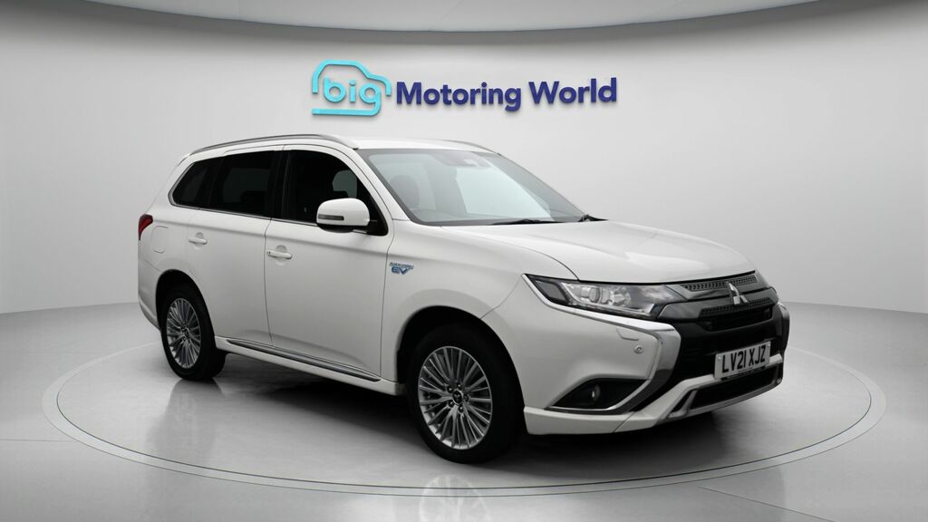 Mitsubishi Outlander Dynamic Safety White