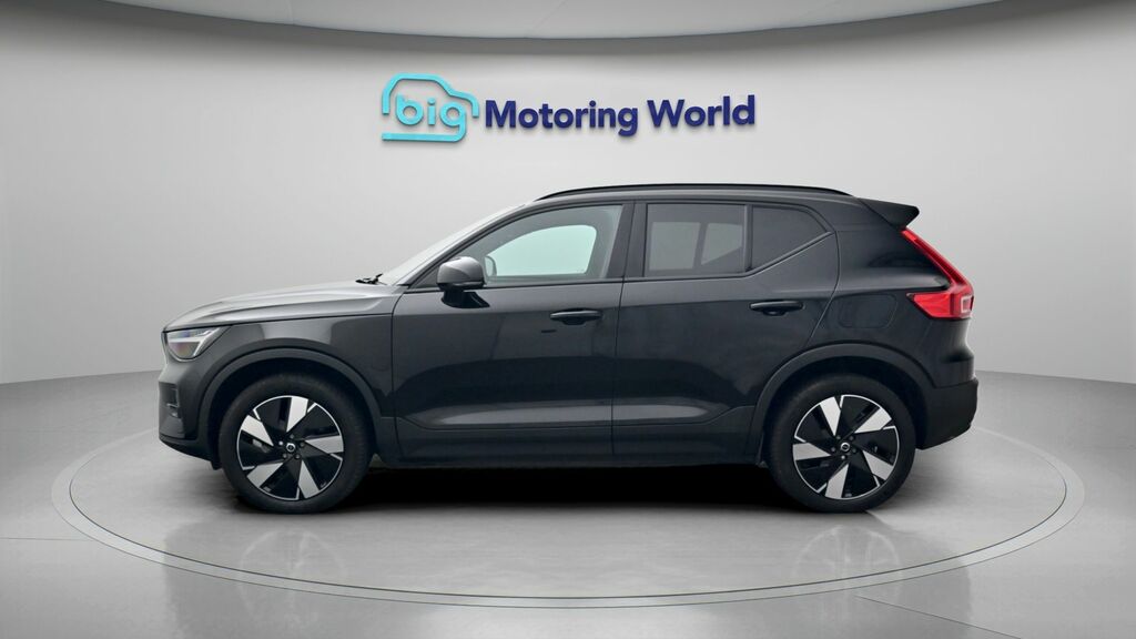 Volvo XC40 Plus Black #4
