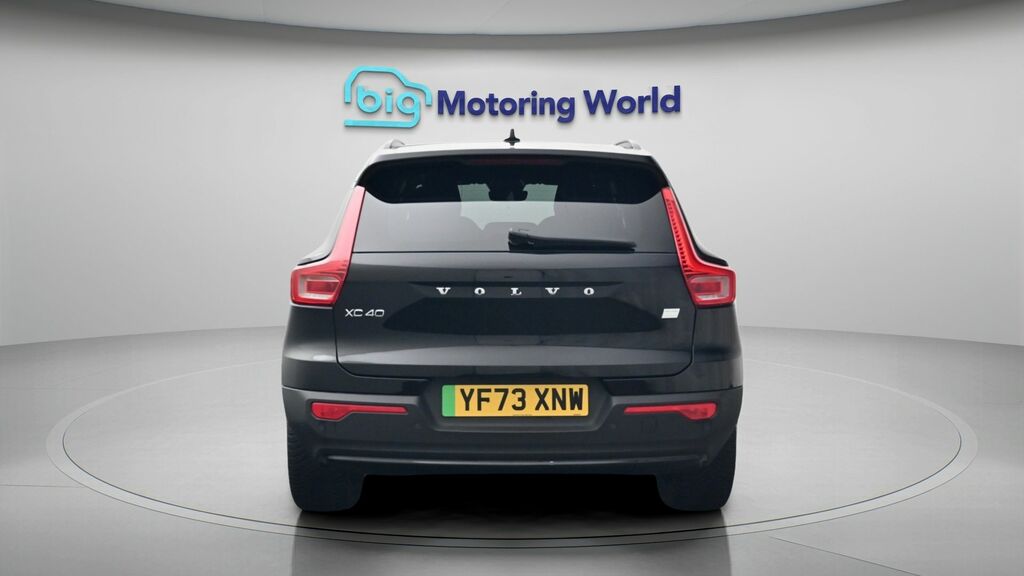 Volvo XC40 Plus Black #6