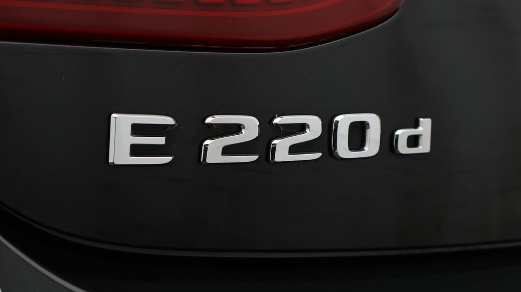 Mercedes-Benz E Class E300d Amg Line Night Ed Prem 9G-tronic Blue #23