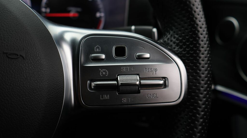Mercedes-Benz E Class E300d Amg Line Night Ed Prem 9G-tronic Blue #24