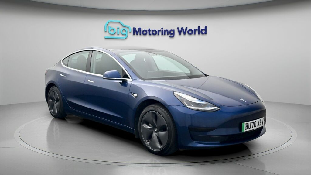 Tesla Model 3 Standard Range Plus Blue