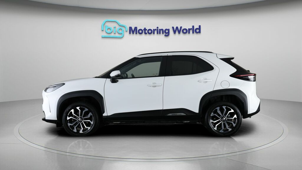 Toyota Yaris Cross Design PJ72YJC White #4